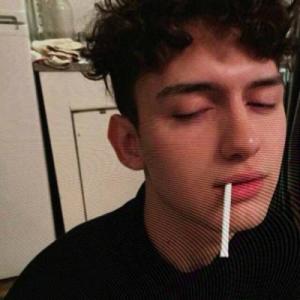 珠帘卷的头像-爱视听玩学